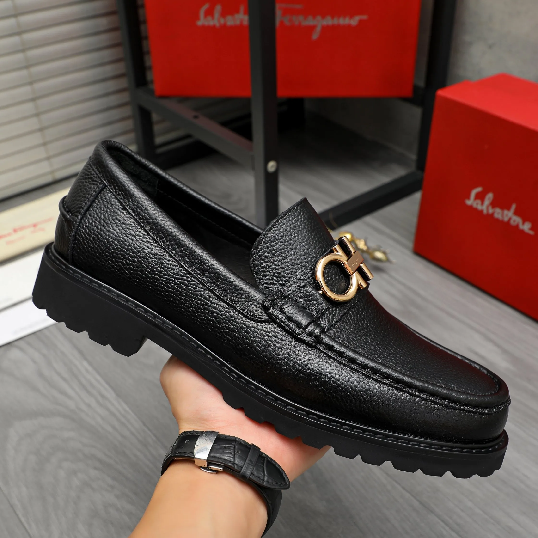 Men's shoes 💰442 Product trademark: Ferragamo "Ferragamo" business formal leather shoes Regular size: 38-46 (45.46 is custom-made and non-returnable) Product materials: Selected small pebbled cowhide upper, cowhide lining, non-slip rubber outsole